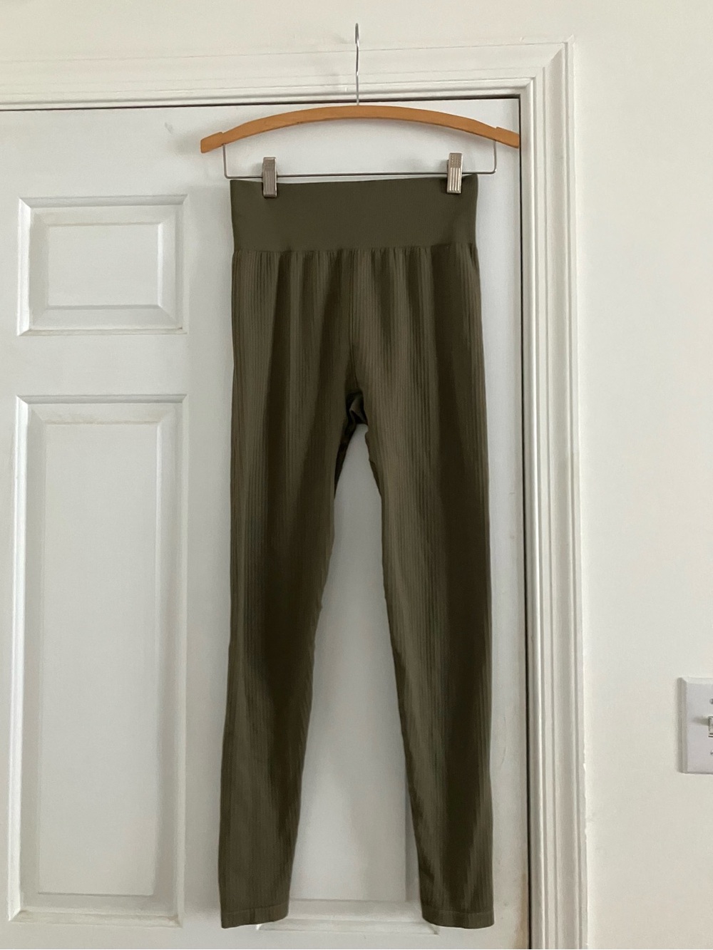 H&M Olive Green Athletic Workout gym  ribbed leggings pants size small
